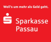 Sparkasse Passau überreicht Spende von 250 Euro an DLRG Passau.